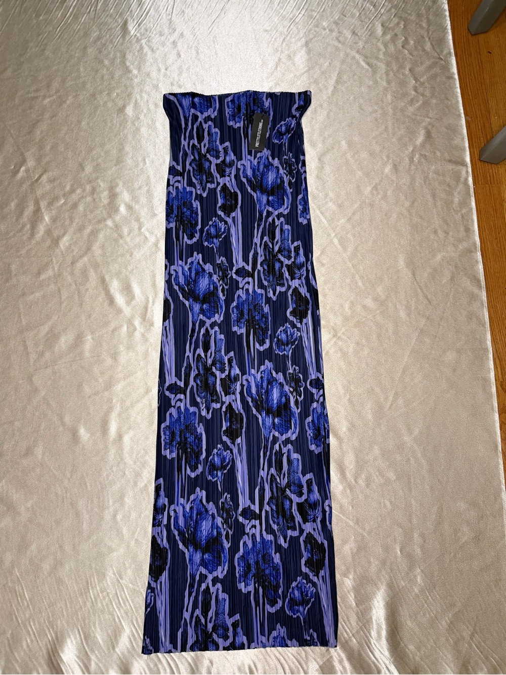 PrettyLittleThing Blue Floral Print Plisse Maxi Skirt Size US 4 Women’s NWT